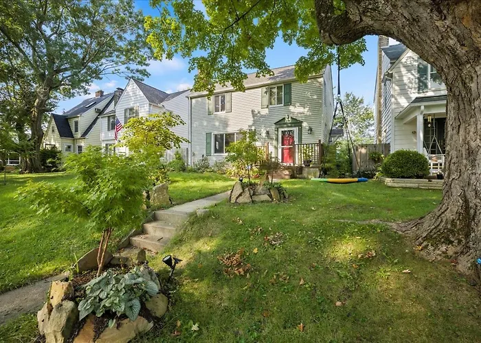 Charming 3 Bedroom House In A Quiet Neighborhood