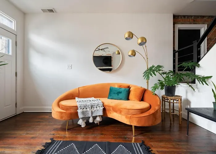 Jungle House Luxury Homes - Columbus Downtown Short North - Steps To Convention Center & Nationwide Arena - Sleeps Up To 10 - Free Parking - Over 5,800 Five Stars