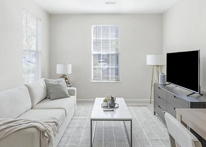 Landing Modern Apartment With Amazing Amenities