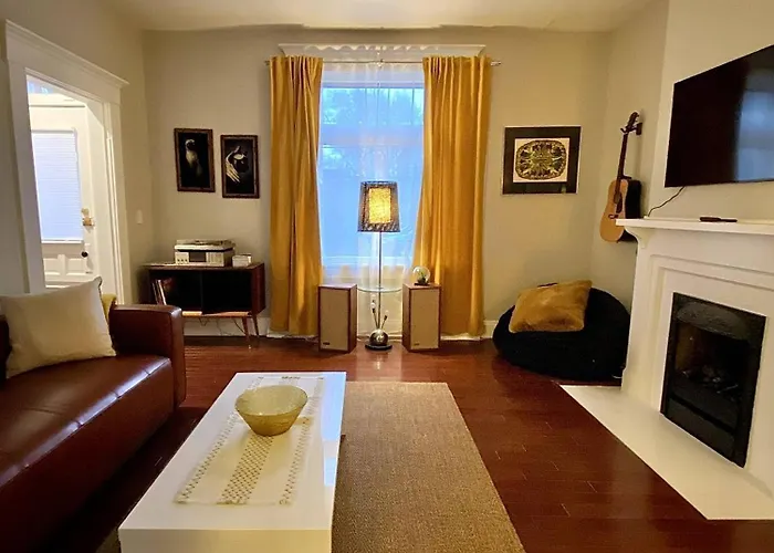 Cute Charming Vintage Townhome In German Village