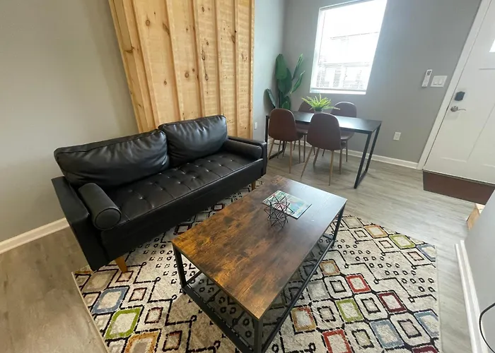 The Yale Townhouse- 2 Br