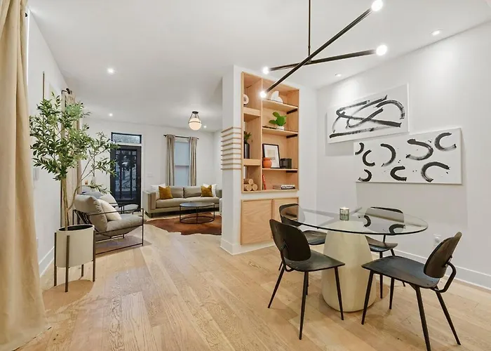 Modern Manor Gv