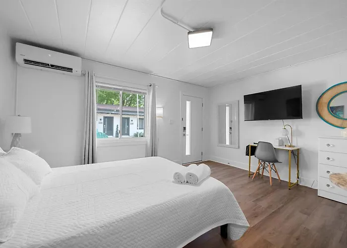Chic City Retreat 93A