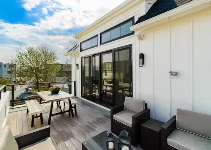 Jungle House Designer Residences - Downtown Columbus