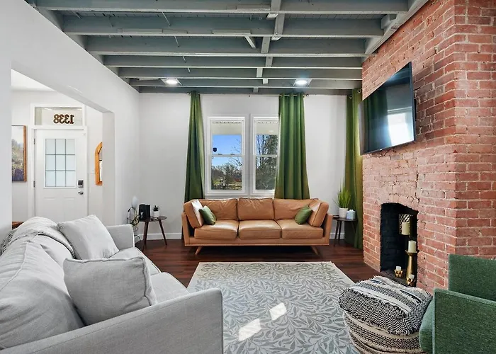 Cozy Escape With Hot Tub, Ideal For Family & Friends