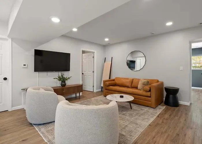 Clintonville Brand New Apartment
