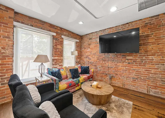 Short North Lounge - Stay For 2