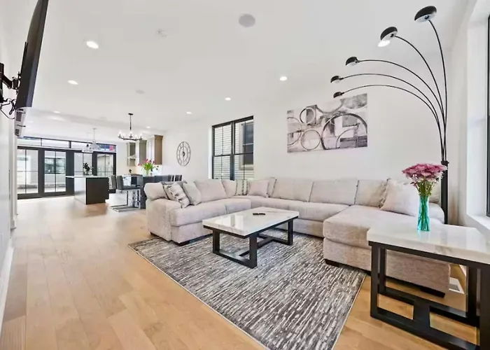 Jungle House Premier Residences - Downtown Columbus & Short North