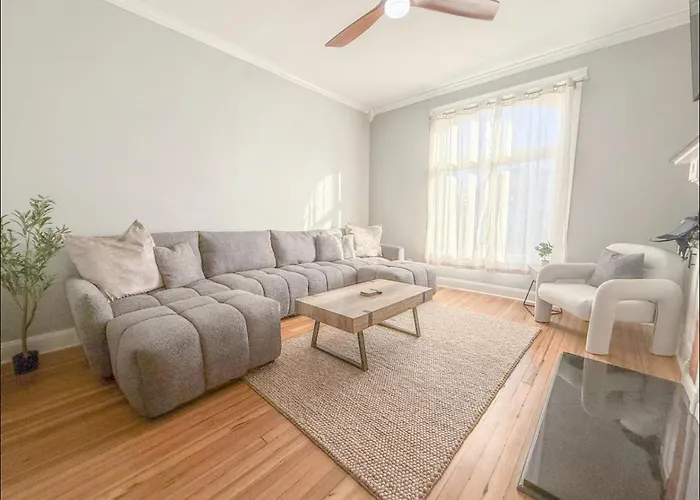 Spacious Home Downtown - Children'S Hospital, Pets