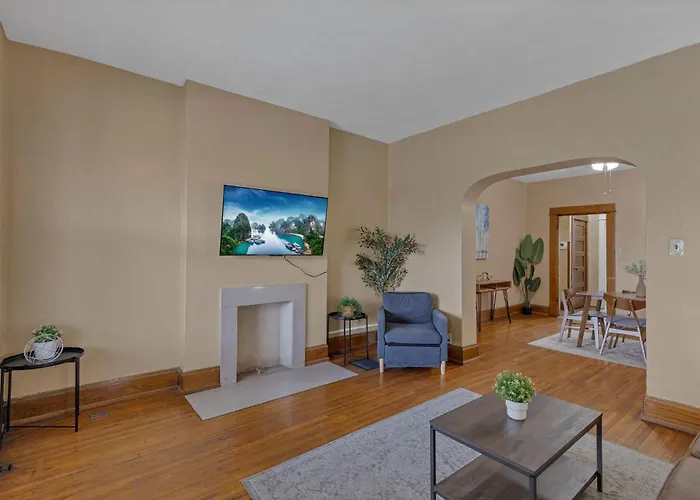 Your Central Columbus Retreat Awaits 5 Bedroom 2 Bath