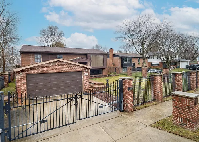 Luxury 3Br Home With Spa Pool, Gym & Full Backyard