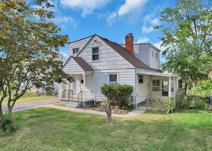 The Columbus Prime - 5 Bedroom 2 Bath- Parking