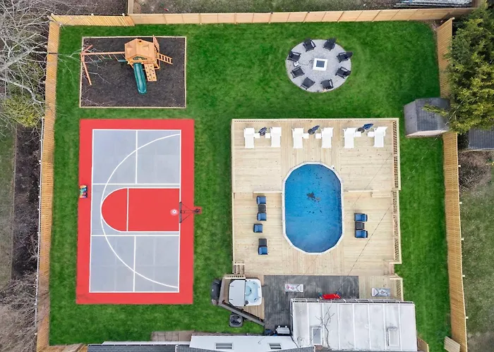 Spacious Home With Pool & Hot Tub