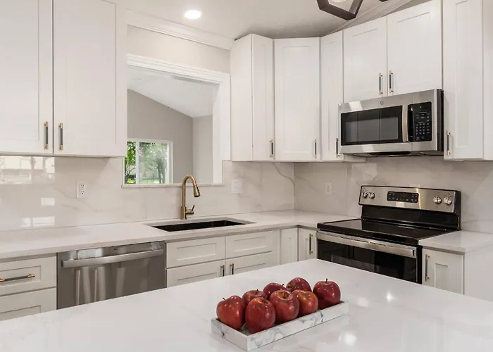 Gahanna Family-Friendly 4Br Retreat • King Bed