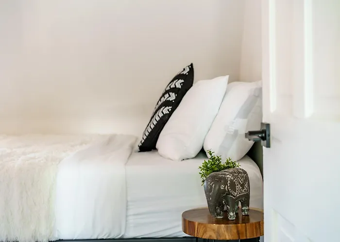 Jungle House Boutique Residences - Downtown Columbus & Short North