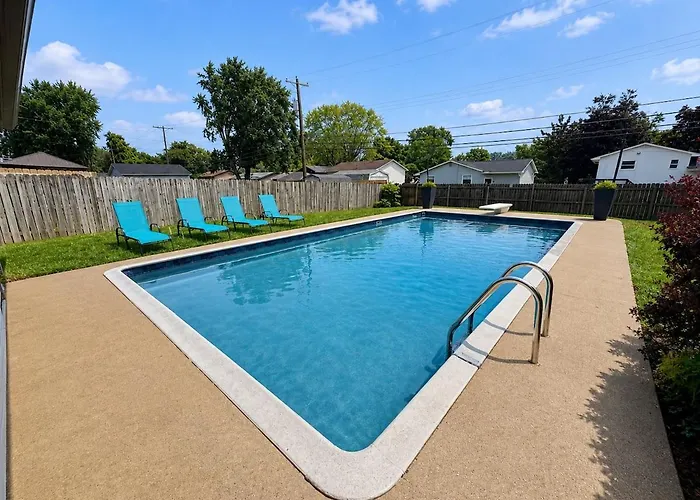 Private Heated Pool - Hot Tub - Fenced Yard