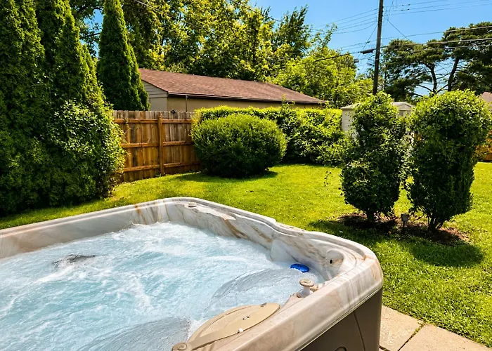 Private Home - Entire House - Ranch - Hot Tub - Pets Welcome - 2 King Beds - Kids Welcome - Fenced Yard - Free Wifi - Quiet Neighborhood