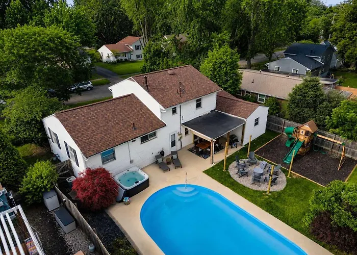 Pool-Hottub-Gameroom-Firepit-Gym-Sauna-Playground