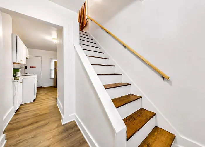 Jungle House Luxury Homes - Columbus Downtown Short North - Near Convention Center & Nationwide Arena - Free Parking - Pet Friendly - Over 5 800 Five Stars
