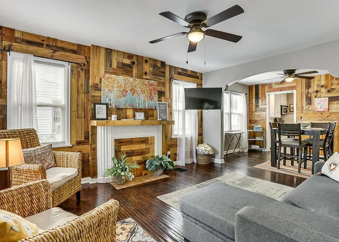 4 Mi To Downtown Columbus! Updated Home W/ Yard