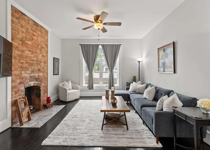 Modern 4Br Home - Firepit & Grill - Sleeps 10