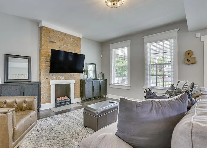 3 Mi To Dtwn Columbus! Home W/ Private Patio!