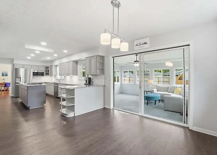 Home In Redwood Ct, Columbus