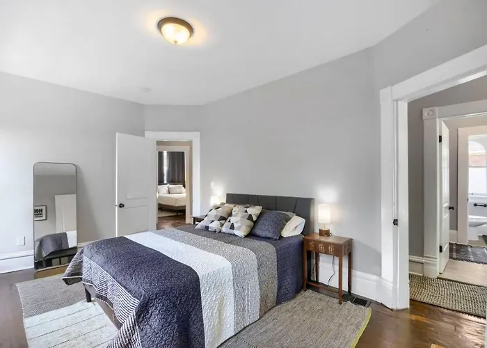 3Br Victorian In Old Oaks, Near Village