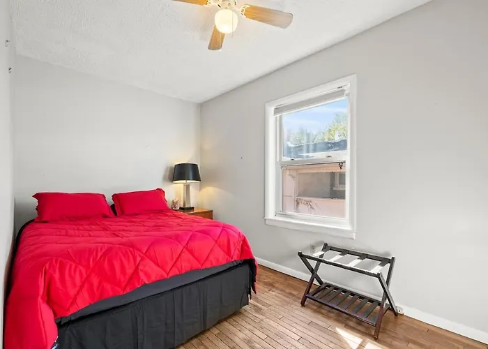 Scarlet And Gray 3 Bedroom In Osu Area